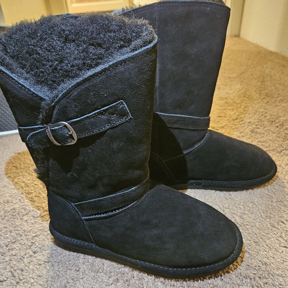 Bearpaw Boots Size 9 NEVER WORN